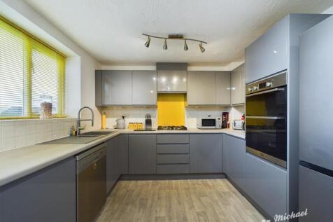 CAM02773G0-PR0219-STILL005