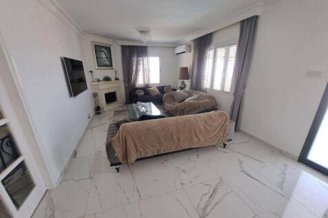 upstairs sitting roo