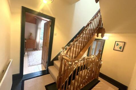 Split- Level First Floor Landing