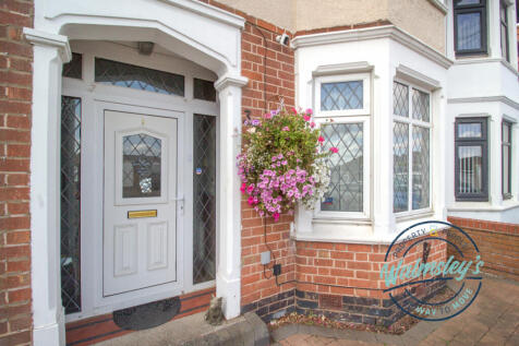 Entrance &amp; storm porch