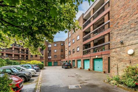 8-Oakleigh-Court-30.jpg