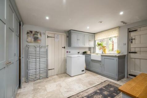 1440px-Elm Farm H...