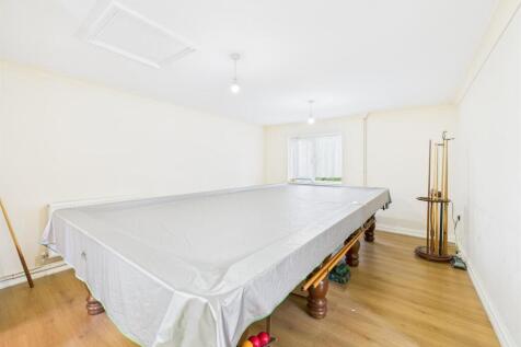 CAM03975G0-PR0126-STILL002 (1).jpg