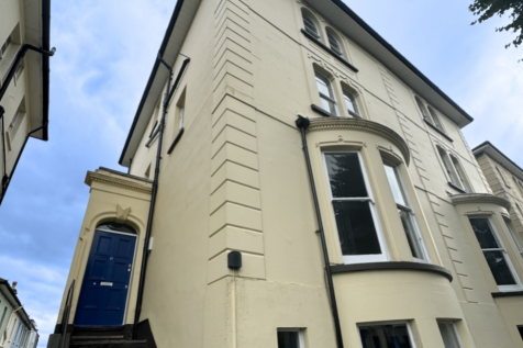 8-bed flat on Ashgrove Road, Redland, Bristol, BS6, £6,840/mo