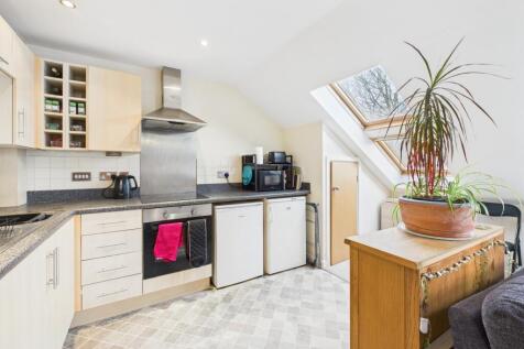 CAM03162G0-PR0385-STILL003