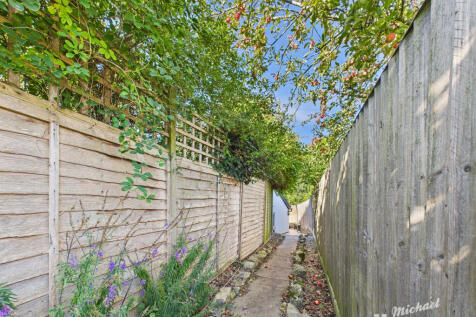 CAM03852G0-PR0441-STILL003