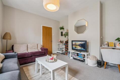 2a Gambole Road SW17 reception 2.jpg