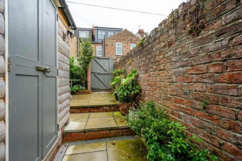 40 curzon terrace garden 3.jpg
