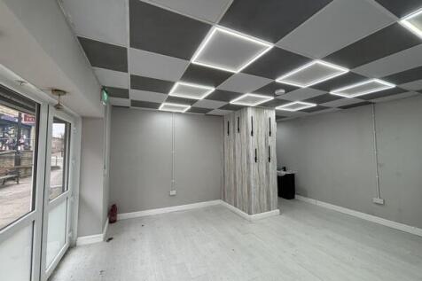 Retail Property (high street) to rent Image 2