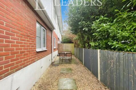 f58492e2-F3_outside1