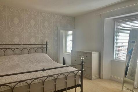 Master bedroom 3.jpg