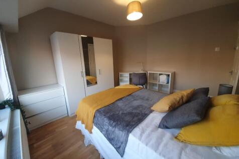 Glenhurst Avenue, Ruislip, HA4 photo 4