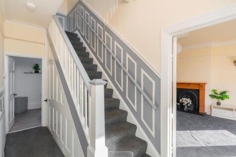 2S7J0LBR - Hallway B.jpg