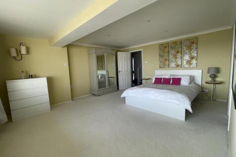 Keelan Master bed 1.JPG