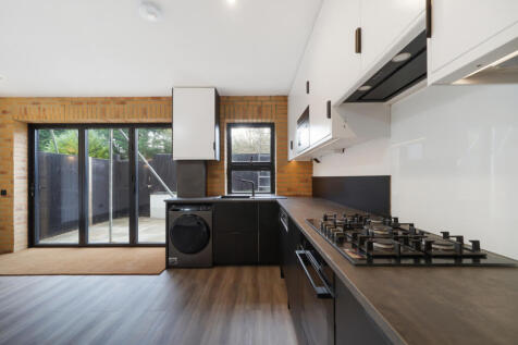 38 Fir Tree Road, SM71NG photo 4