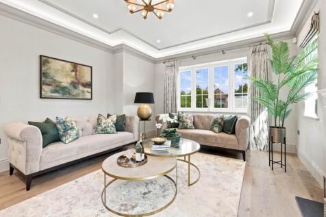 Abbots Langley. 6 bedroom detached house for sale
