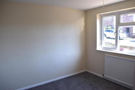 79 Ashfield small bedroom.jpg