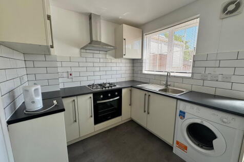 Greensand Close, Swindon, SN25 4FW photo 3
