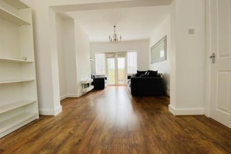 392 Wolverhampton Road East, Sedgley photo 3