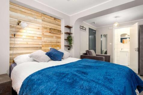 Bedroom2 (1).jpg