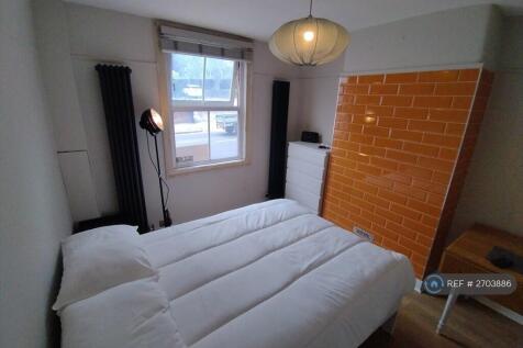 Ground Front Double Room £725 Pcm