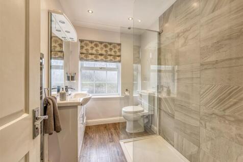 2 Heath House Drive-bathroom.jpg