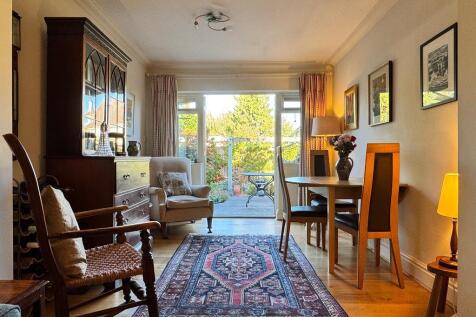 Dining area with doors to the garden