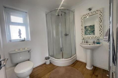 Keelan sep shower room.JPG