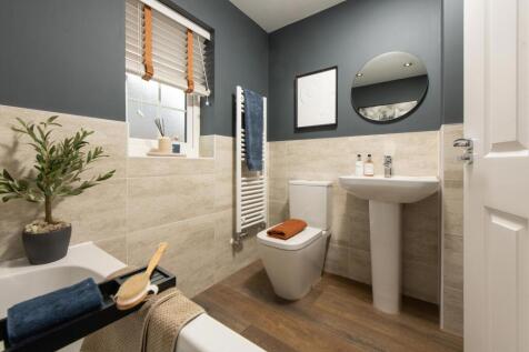 Kensington Gate Ingleby Show Home Family Bathroom