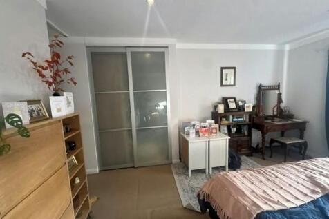 bedroom 4.jpg