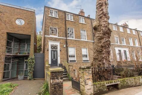 London, E3 - property photo