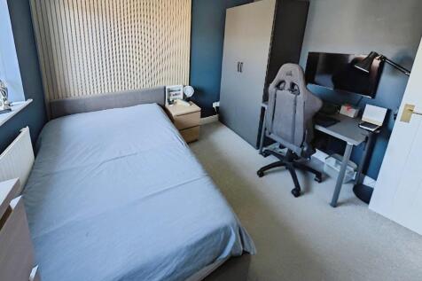 9f6f4c0e-bed 202a.jpg