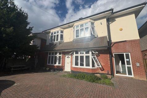 2-bed flat on LOWTHER ROAD, CHARMINSTER, £1,195/mo