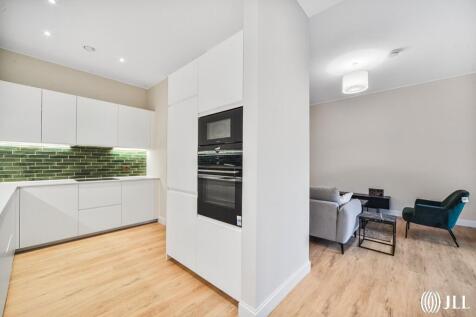 3-bed flat on Carpet Street, Sugar House Island, E15, £3,100/mo