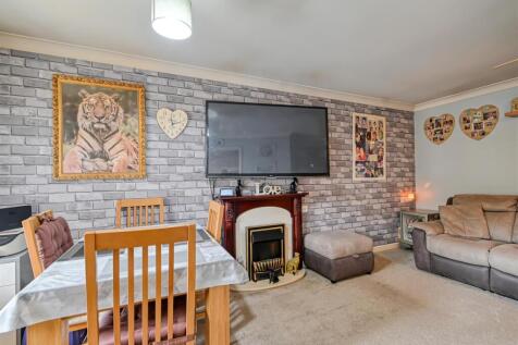 24 Farthings Court-1.jpg