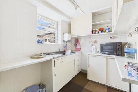 CAM04201G0-PR0094-STILL008