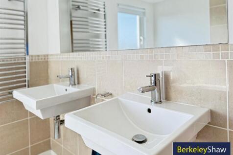 Ensuite Bathroom 2nd Floor