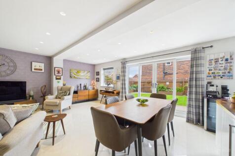 LIVING / DINING AREA