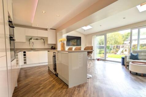 OPEN PLAN LIVING/DINING KITCHEN