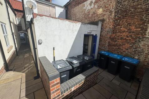 Retail Property (high street) to rent Image 5