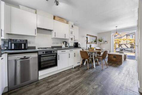 Kitchen 2.jpg
