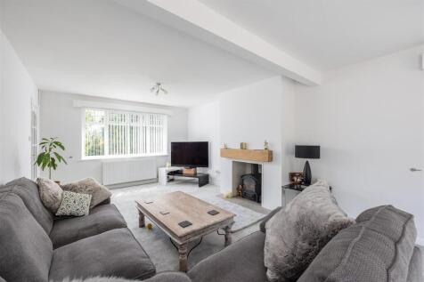 Ruffa Lane 42 Sitting Room-3.jpg