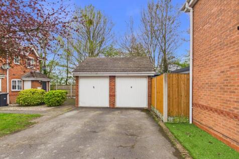 Garage/Driveway