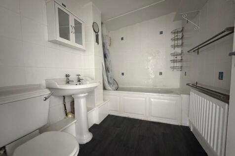 Acklam Road, Middlesbrough, North Yorkshire, TS5 photo 4