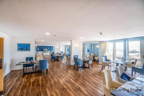 24tudorrosecourt2629.jpg
