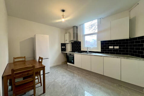 2 Bed Flat available to let immediately in Vauxha