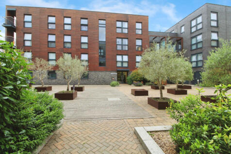 Two Double Bedroom Top Floor Flat To Rent