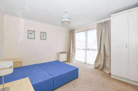 Meadow Close, London Colney, AL2 photo 4