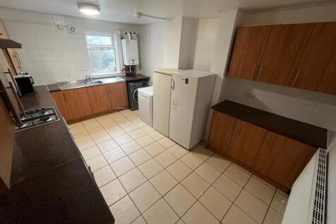Chestnut Avenue, Hyde Park, Leeds LS6 1AZ photo 2