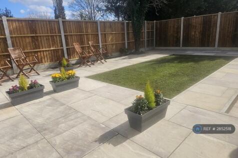 Large South Facing Sunny Garden